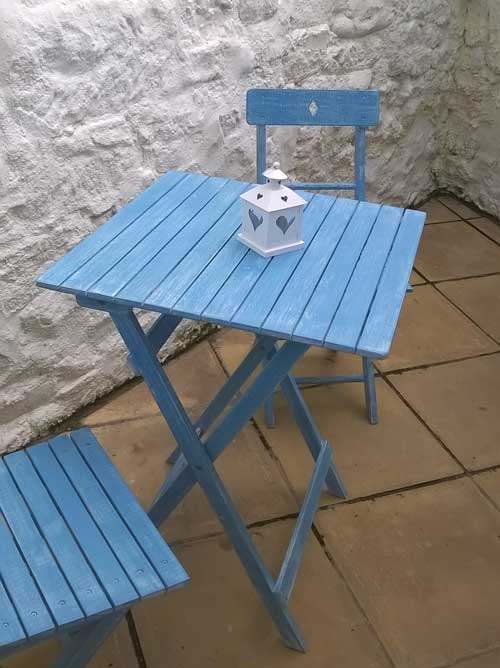 picture of table andd chairs